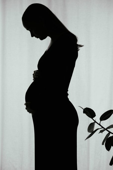 Silhouette einer schwangeren Frau